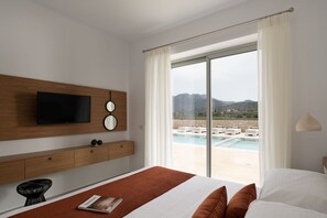 4 bedrooms, in-room safe, iron/ironing board, travel cot