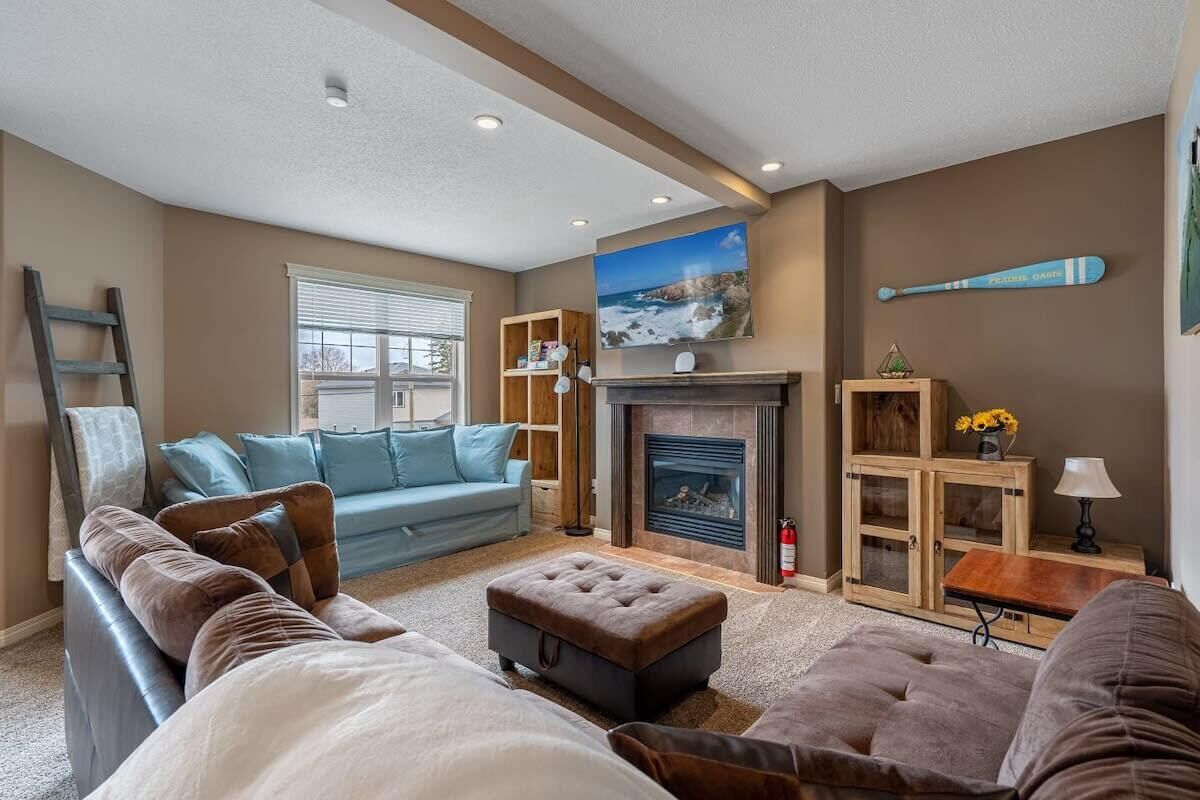 TV, fireplace, offices