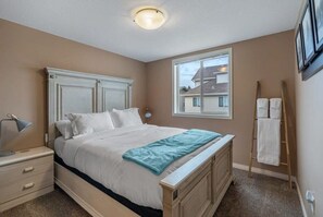 5 slaapkamers, een strijkplank/strijkijzer, wifi, beddengoed