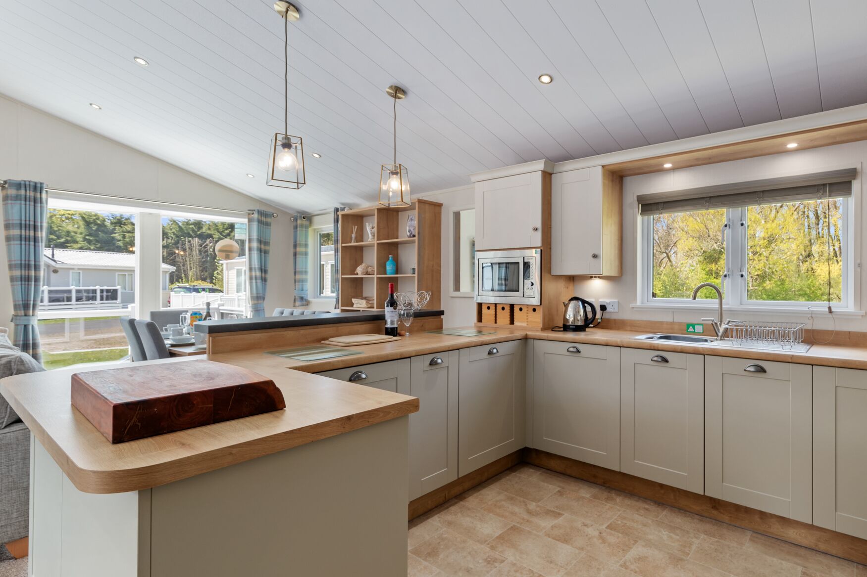 Réfrigérateur, micro-ondes, four, lave-vaisselle