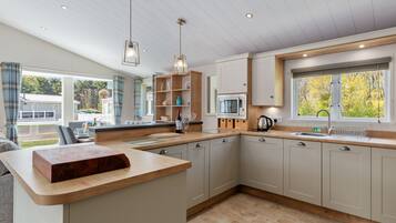 Réfrigérateur, micro-ondes, four, lave-vaisselle