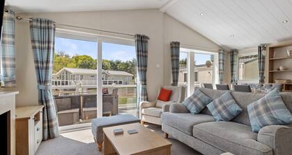 St Mary's View - Luxury Lodge, Close to Beach
