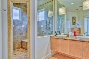 House, 4 Bedrooms | Bathroom | Towels - Blue Crush by Bliss Beach Rentals (Miramar Beach)