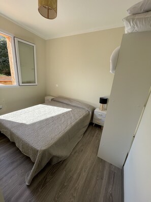 3 bedrooms, iron/ironing board, free WiFi, bed sheets - Splendid apartment with breathtaking sea view, close to all amenities (Calvi)