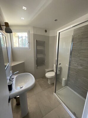 Shower, hair dryer, bidet, towels - Splendid apartment with breathtaking sea view, close to all amenities (Calvi)