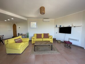 Smart TV - Splendid apartment with breathtaking sea view, close to all amenities (Calvi)
