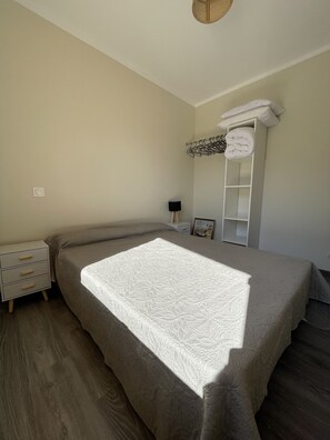 3 bedrooms, iron/ironing board, free WiFi, bed sheets - Splendid apartment with breathtaking sea view, close to all amenities (Calvi)