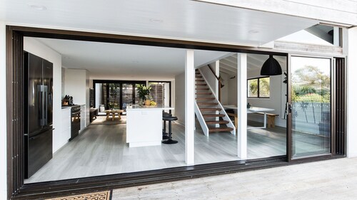 BEACH & CAFES - FIREPLACE - AIR CON - PETS