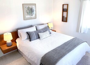 2 bedrooms, desk, iron/ironing board, free WiFi - Stylish ocean-view home on Acadia's Schoodic Loop (Gouldsboro)