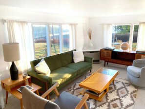 Fireplace, books, music library - Stylish ocean-view home on Acadia's Schoodic Loop (Gouldsboro)