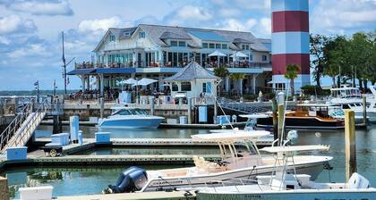 New Listing Wonderful Luxury updated 1 BR Harbourtown Beach Gear & Bike Rentals