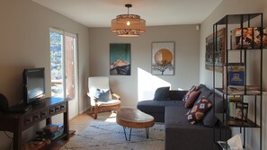 TV, fireplace, DVD player