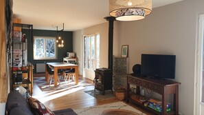 TV, fireplace, DVD player