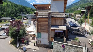 A traditional wooden building with a balcony, a sign reading "BIANCA", and a view of mountains in the background. - AT THE FEET OF THE SKI SLOPES- FLAT  4 PEOPLE (Chantemerle)