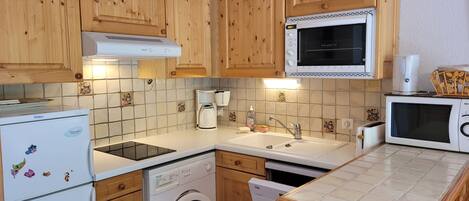 Fridge, microwave, dishwasher, coffee/tea maker