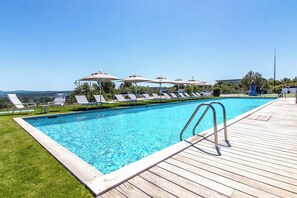 Seasonal outdoor pool - thecamp Hotel & Lodges - Aix en Provence (Aix-en-Provence)