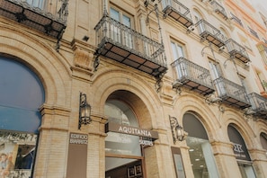 Vista frontal de la propiedad