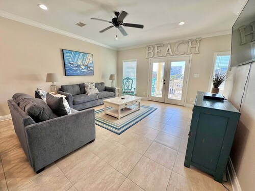 Beach Life 1B: Your Gateway to Coastal Bliss – Unwind and Explore in Style!