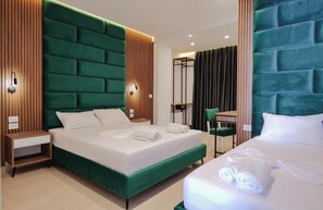 Deluxe Quadruple Room | Free WiFi, bed sheets - Vila Shpetimi (Ksamil)