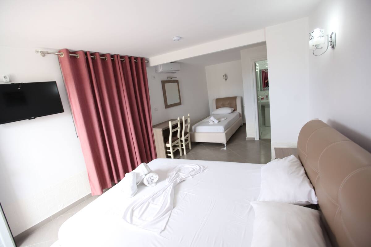 Free WiFi, bed sheets