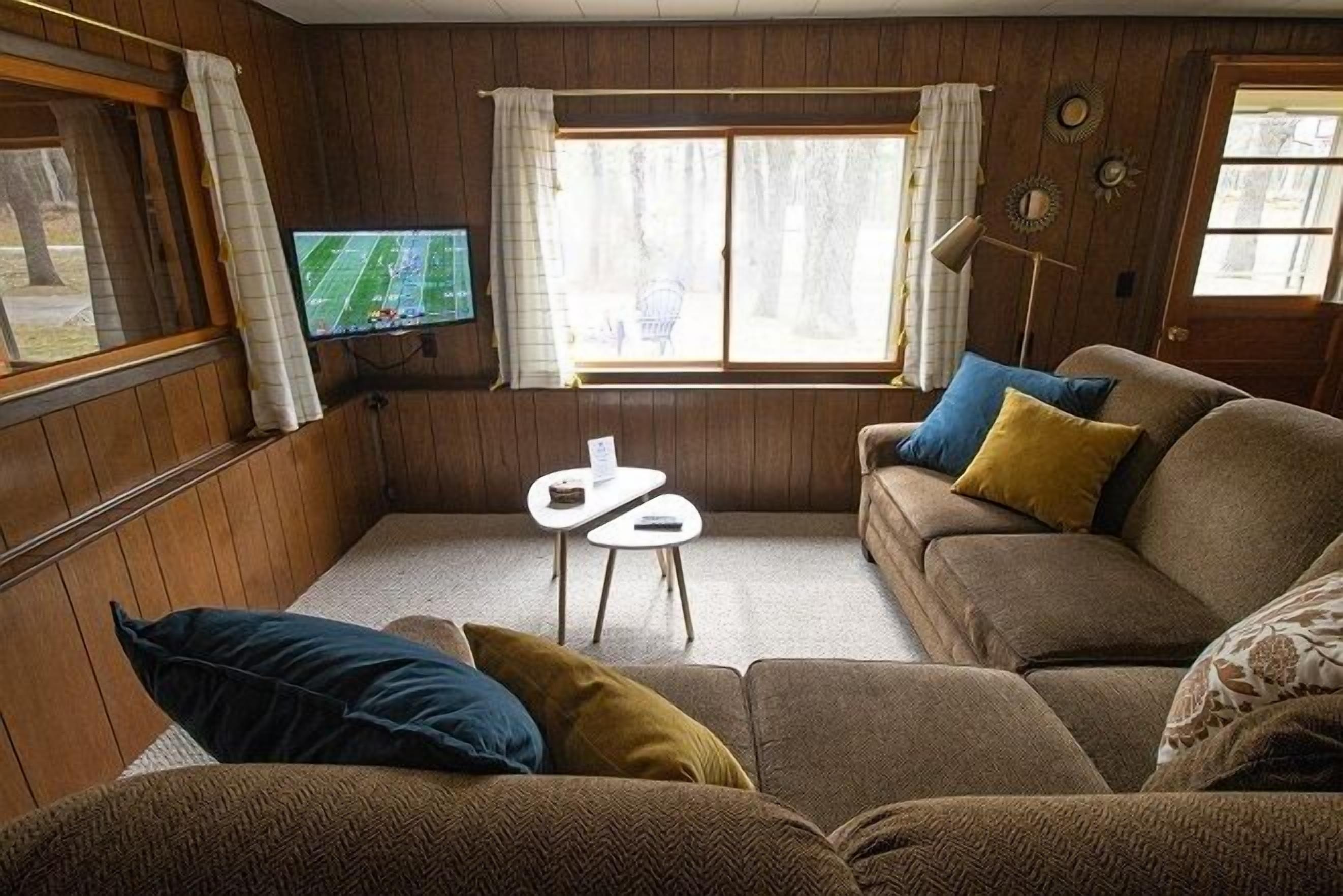 Basswood Hideaway - Wooded Retreat near Bass Lake and Lake Michigan!