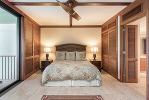 2 bedrooms, desk, iron/ironing board, free WiFi - Prime Oceanfront Condo, walk to beach! (Kamuela)