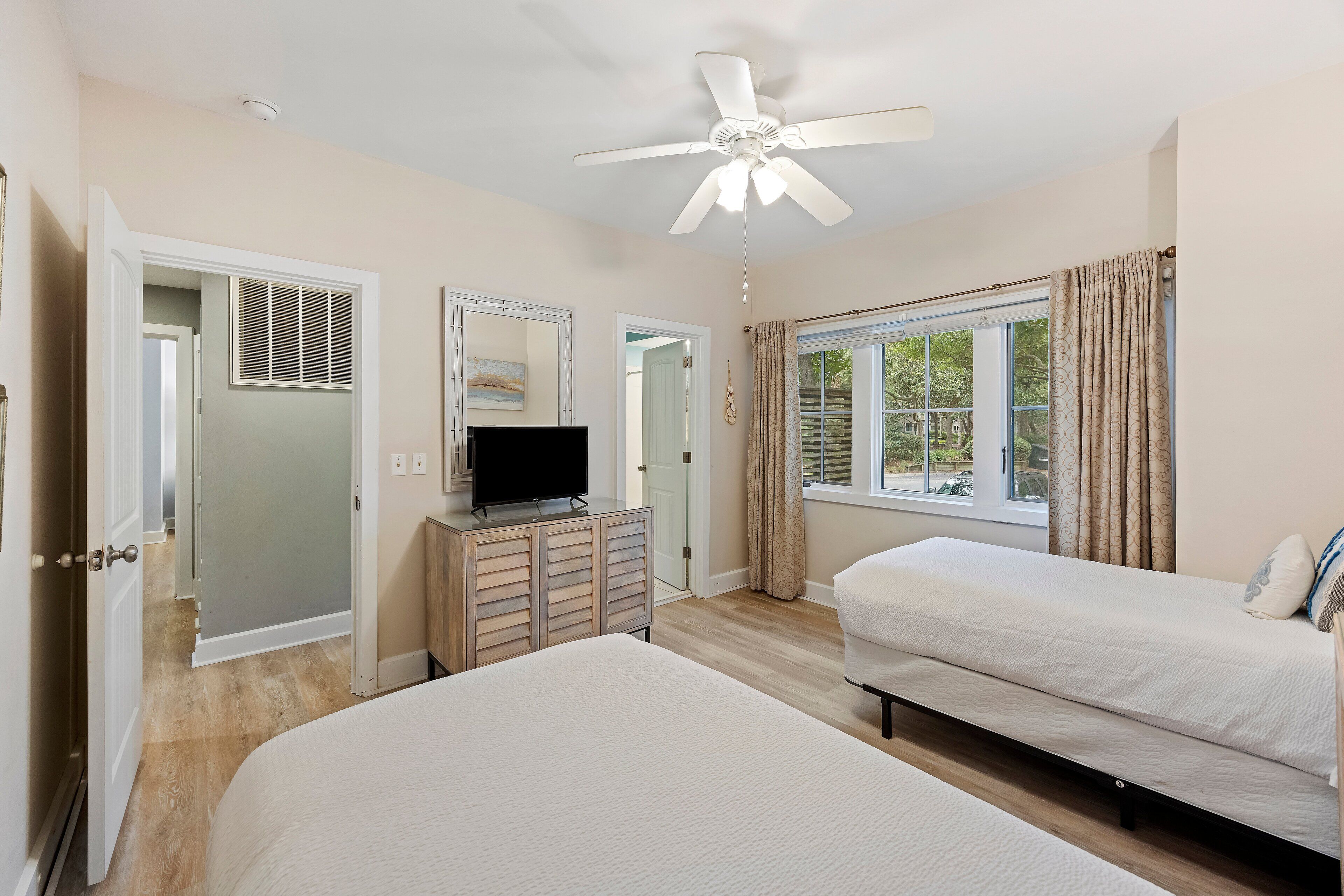 2 chambres, fer et planche à repasser, Wi-Fi, draps fournis