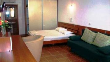 1 chambre, bureau, Wi-Fi gratuit, draps fournis