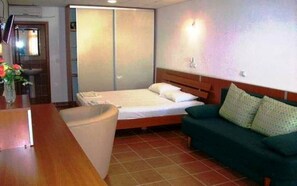 1 habitación, escritorio, wifi gratis y ropa de cama 