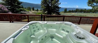 Pet Friendly Getaway Overlooking Lake Cascade