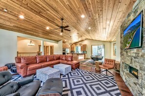 Smart TV, fireplace, Netflix, streaming services