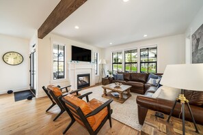 Living Room - Welcome to Lake Chelan House at The Lookout at Lake Chelan (Chelan)