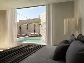 Hideout Suite with Private Pool & Yard | 이집트산 면 시트, 고급 침구, 미니바, 객실 내 금고