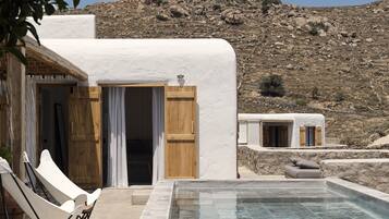 Grand Nomad Two Bedroom Sea View Suite with Private Pool & Hot Tub | Terraza o patio