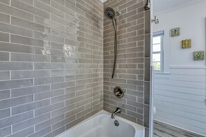 Douche, serviettes fournies