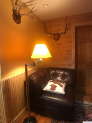 Smart TV - Hot Tub & Fireplace Mountain Retreat (Jewett)