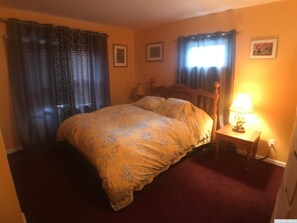 3 makuuhuonetta, silitysrauta/-lauta, ilmainen Wi-Fi, vuodevaatteet