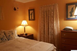 3 bedrooms, iron/ironing board, free WiFi, bed sheets - Hot Tub & Fireplace Mountain Retreat (Jewett)