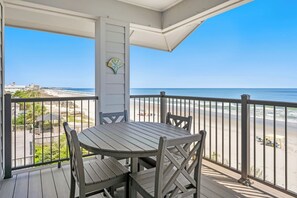 Outdoor dining - Penthouse Oceanfront Villa at Inlet Point on Litchfield Beach (Pawleys Island)
