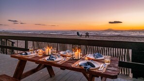 Outdoor dining - You'll love the Charm of Family Tides Beach Front House! (Ventura)
