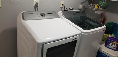 Cheerful 3 BR 15 minutes from the beach. 