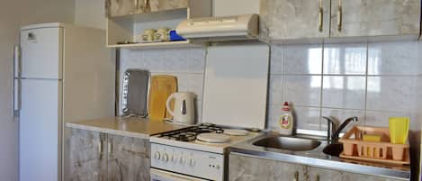 Comfort Apartment, 1 Double Bed with Sofa bed, Partial Sea View | Private kitchen