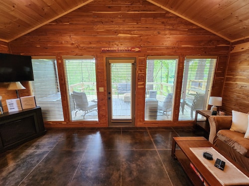 2 Bedroom Little Red Riverfront Cabin on Winkley Shoals