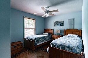 3 quartos, acesso à internet, roupa de cama