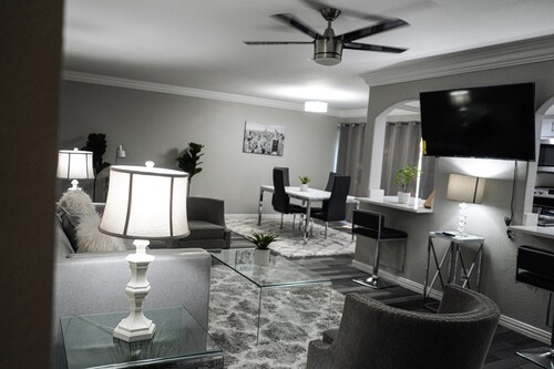 Luxury 2bd 2bth Condo w/King /2 separate twin beds