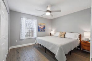 2 عدّة غرف نوم وواي فاي مجانًا وملاءات أسرّة