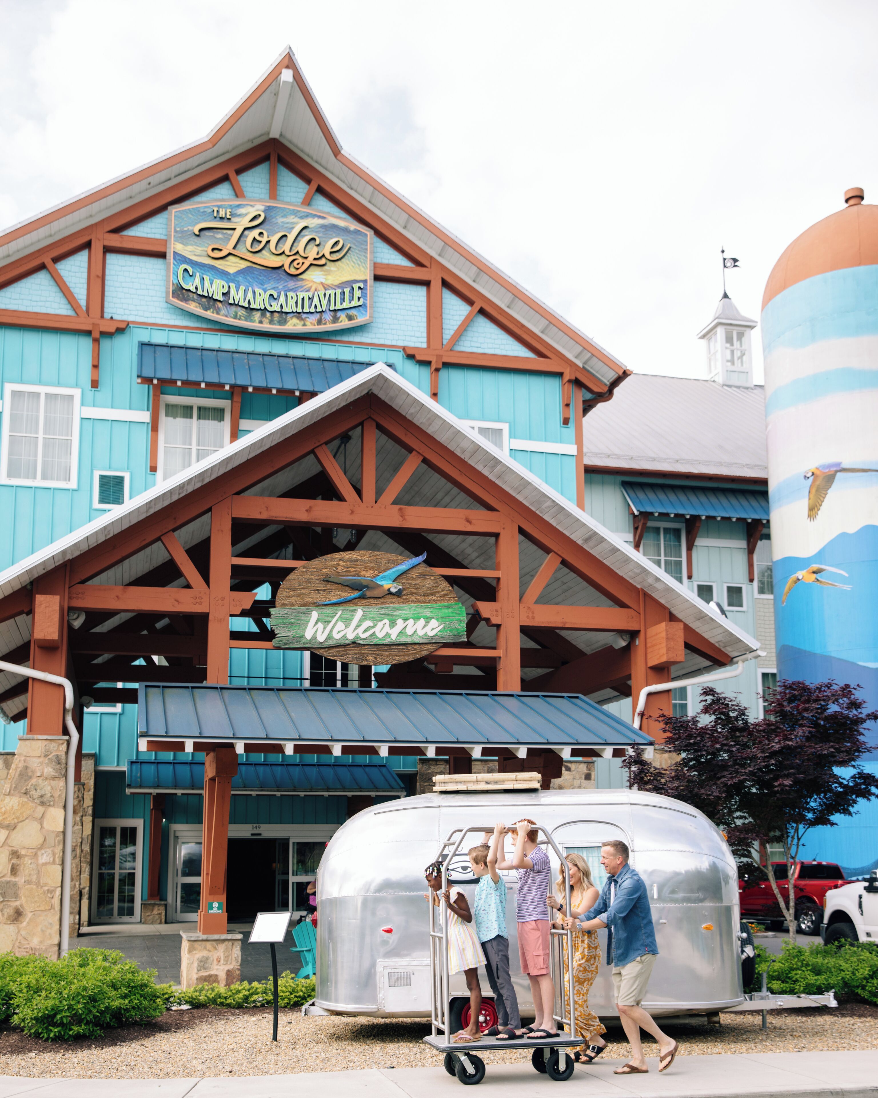 A building with a sign reading "The Lodge Campground Margarettaville."