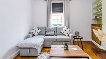 Rumah Premium | Area keluarga | Smart TV dan perapian