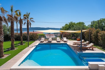 Nestled in Kaštel Sućurac on a generous 1130 sqm plot, this villa boasts 240 sqm of elegantly decorated interior space.