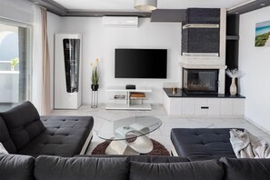 Fernseher, Kamin, Videospiele, DVD-Player